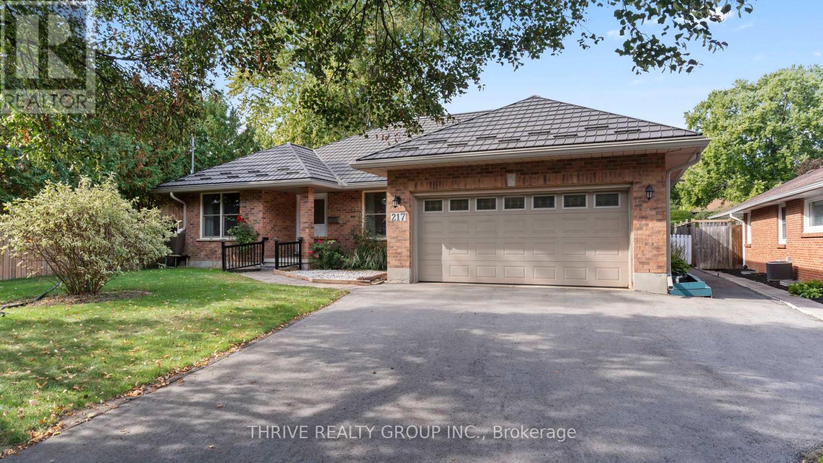 217 Mary Avenue, London South (South D), Ontario  N6J 3L8 - Photo 1 - X12442707