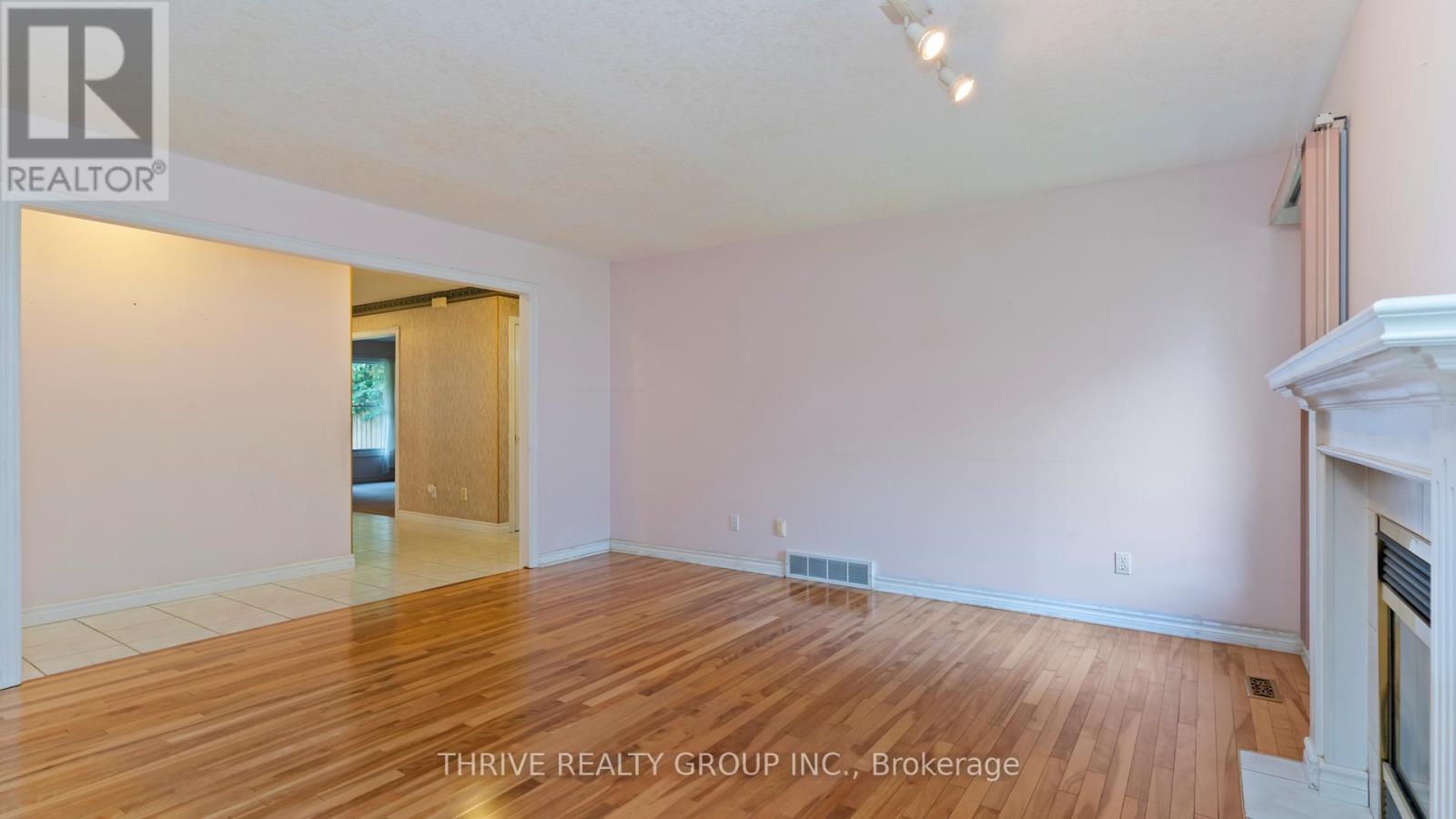 217 Mary Avenue, London South (South D), Ontario  N6J 3L8 - Photo 11 - X12442707