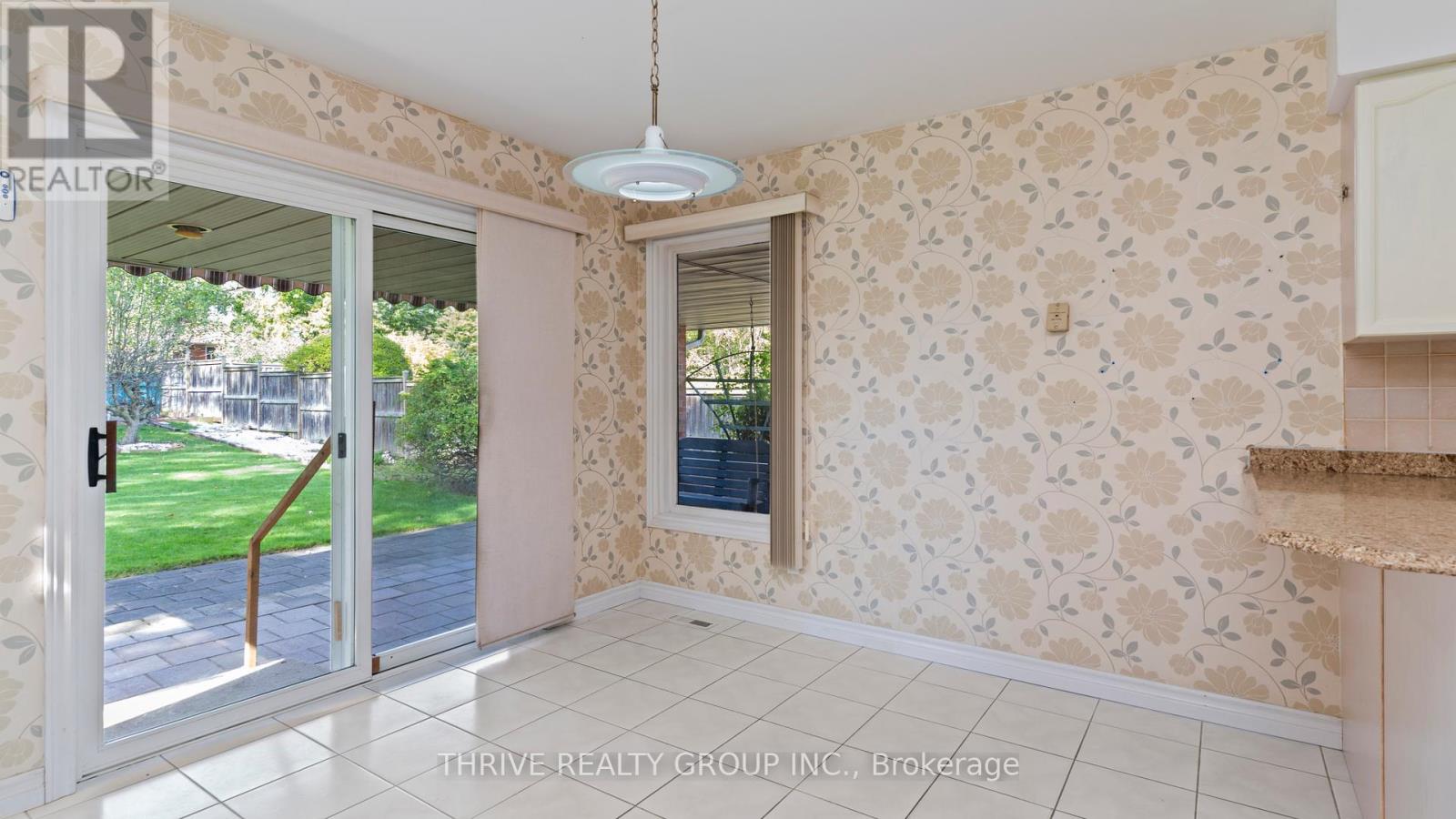 217 Mary Avenue, London South (South D), Ontario  N6J 3L8 - Photo 12 - X12442707