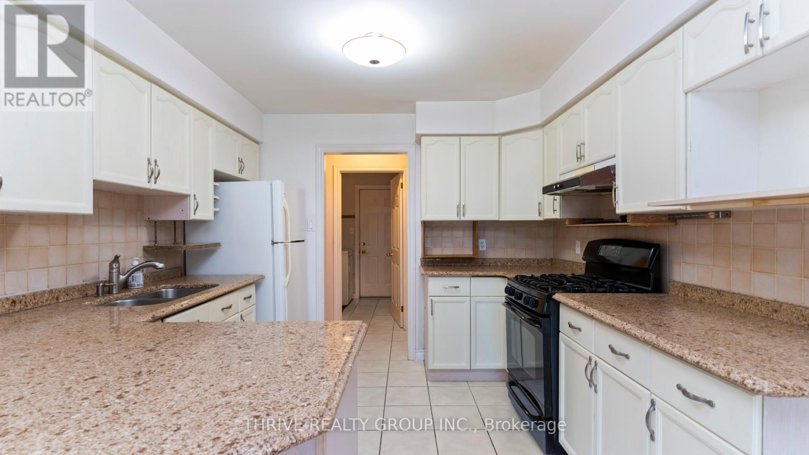 217 Mary Avenue, London South (South D), Ontario  N6J 3L8 - Photo 15 - X12442707