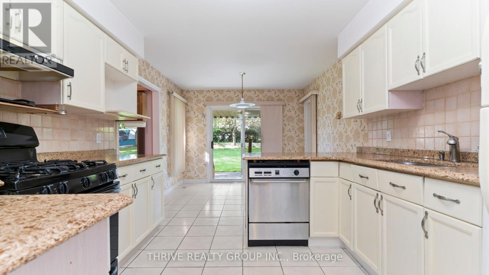 217 Mary Avenue, London South (South D), Ontario  N6J 3L8 - Photo 16 - X12442707