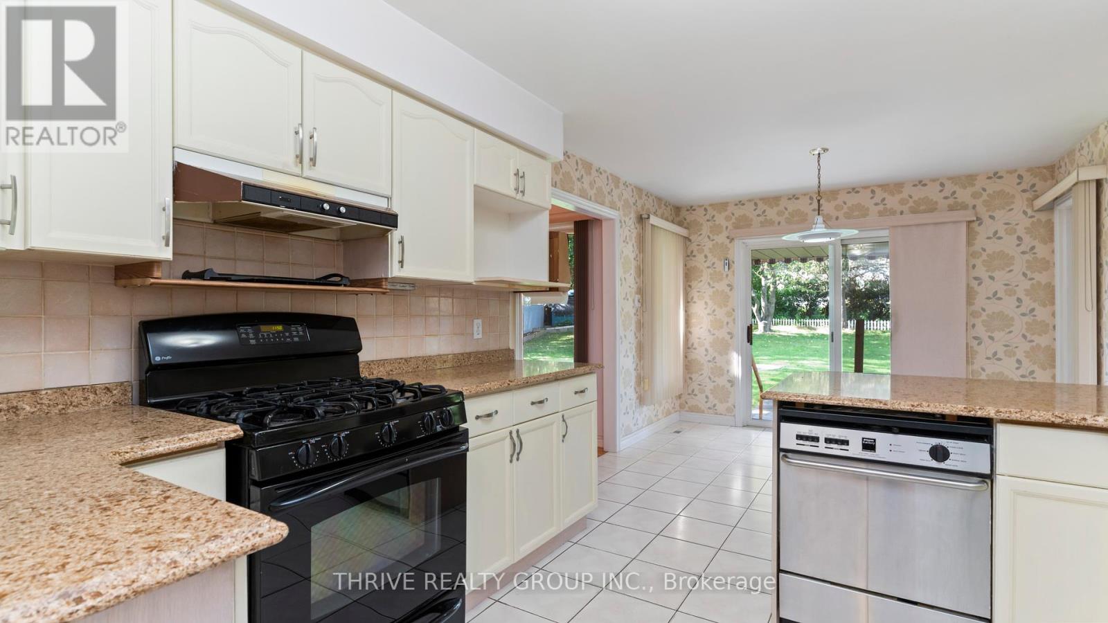 217 Mary Avenue, London South (South D), Ontario  N6J 3L8 - Photo 17 - X12442707