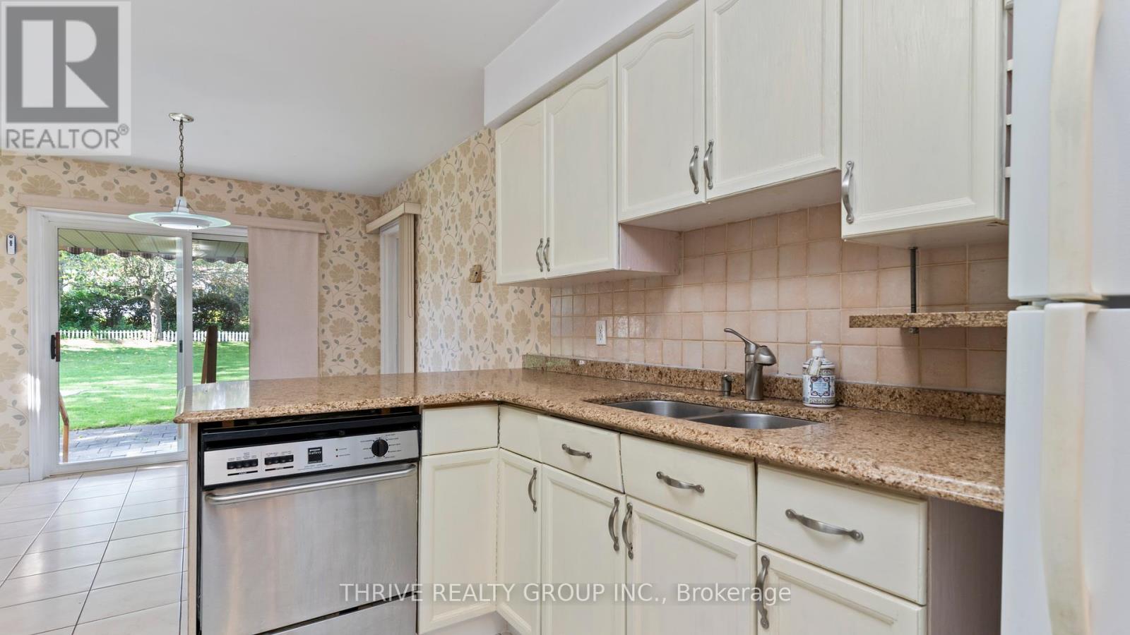 217 Mary Avenue, London South (South D), Ontario  N6J 3L8 - Photo 18 - X12442707