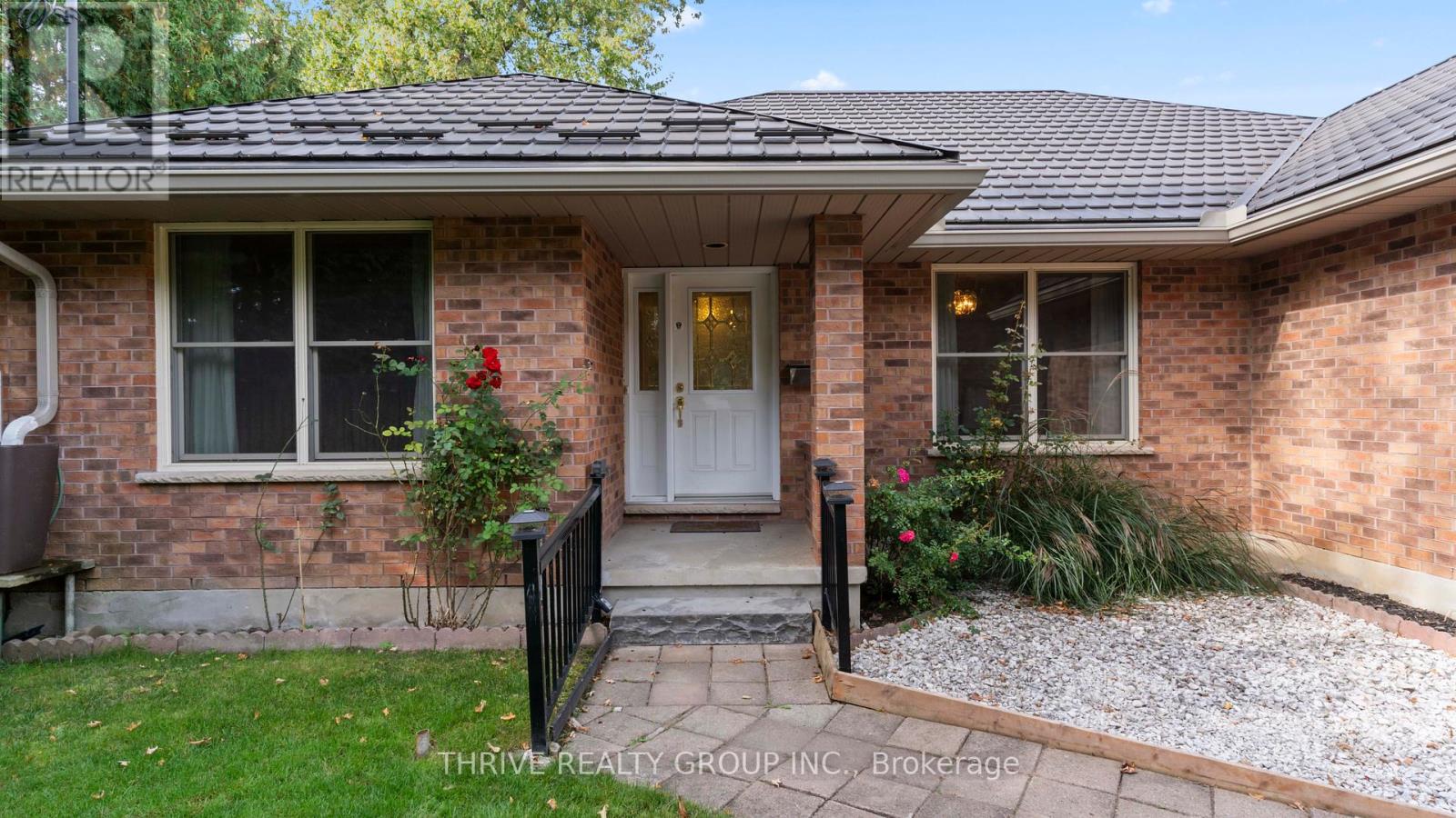 217 Mary Avenue, London South (South D), Ontario  N6J 3L8 - Photo 3 - X12442707