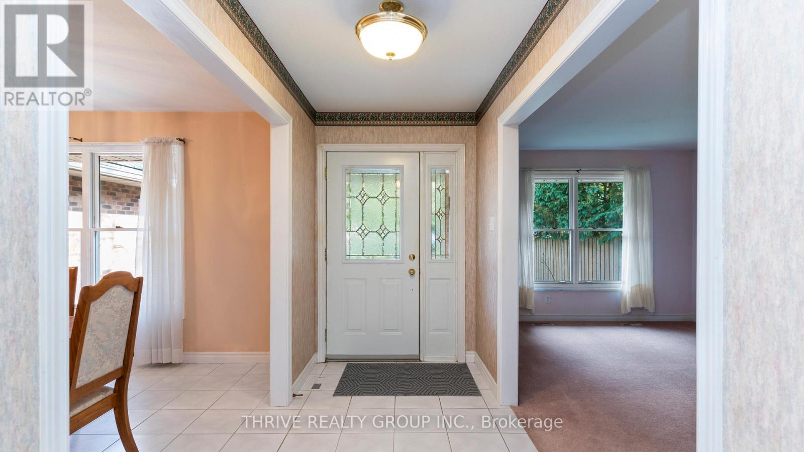 217 Mary Avenue, London South (South D), Ontario  N6J 3L8 - Photo 4 - X12442707