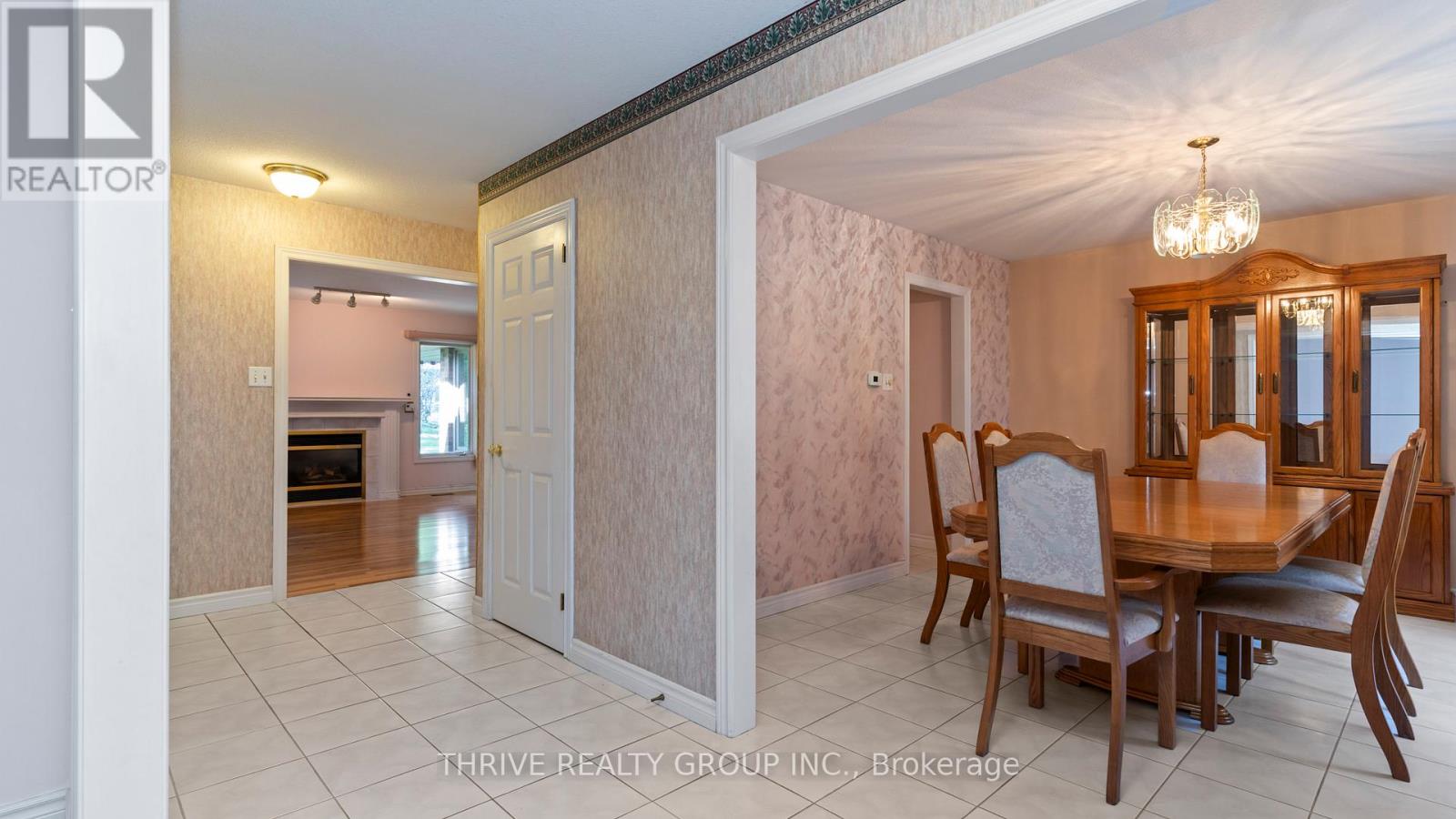 217 Mary Avenue, London South (South D), Ontario  N6J 3L8 - Photo 5 - X12442707