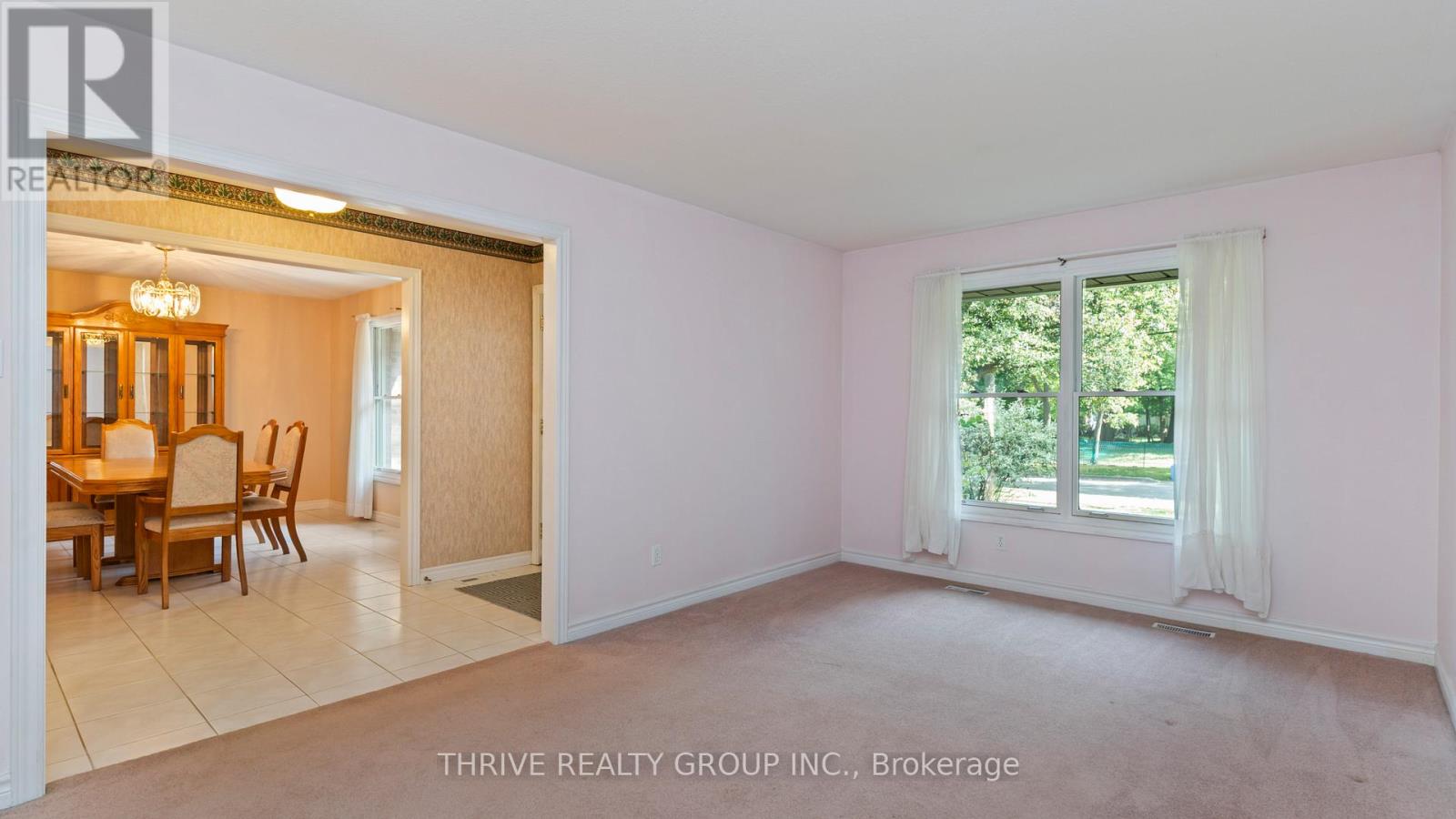 217 Mary Avenue, London South (South D), Ontario  N6J 3L8 - Photo 6 - X12442707