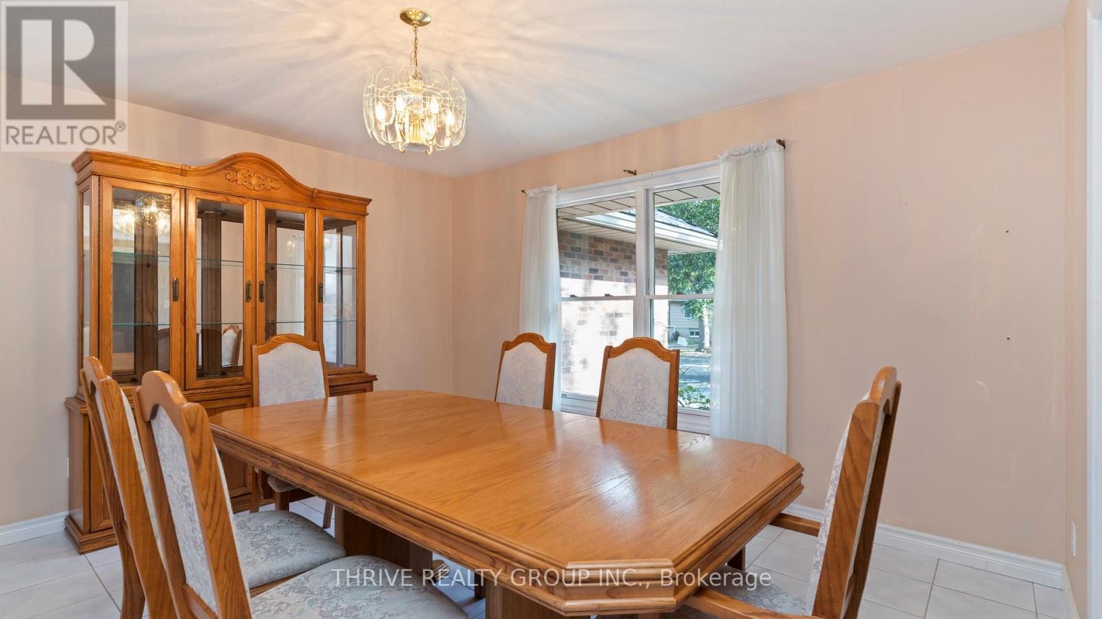 217 Mary Avenue, London South (South D), Ontario  N6J 3L8 - Photo 8 - X12442707
