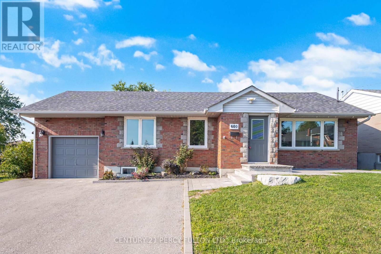 600 Ridgeway Avenue, Oshawa (Mclaughlin), Ontario  L1J 2W2 - Photo 1 - E12442626