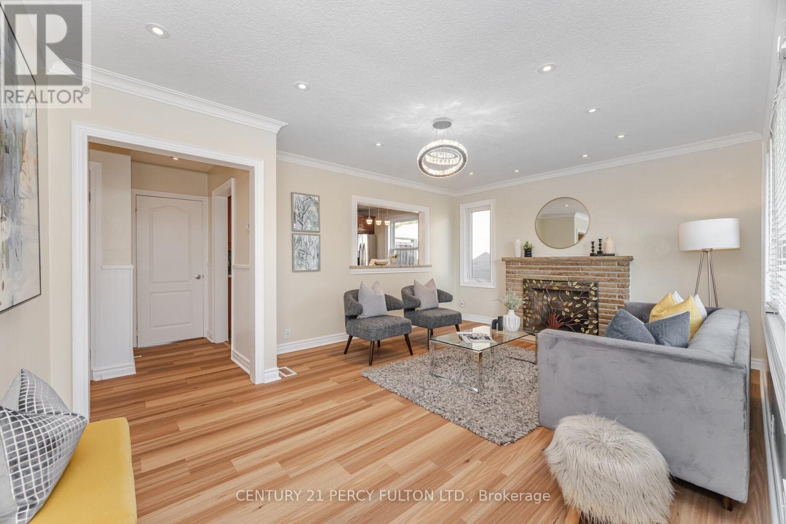 600 Ridgeway Avenue, Oshawa (Mclaughlin), Ontario  L1J 2W2 - Photo 2 - E12442626