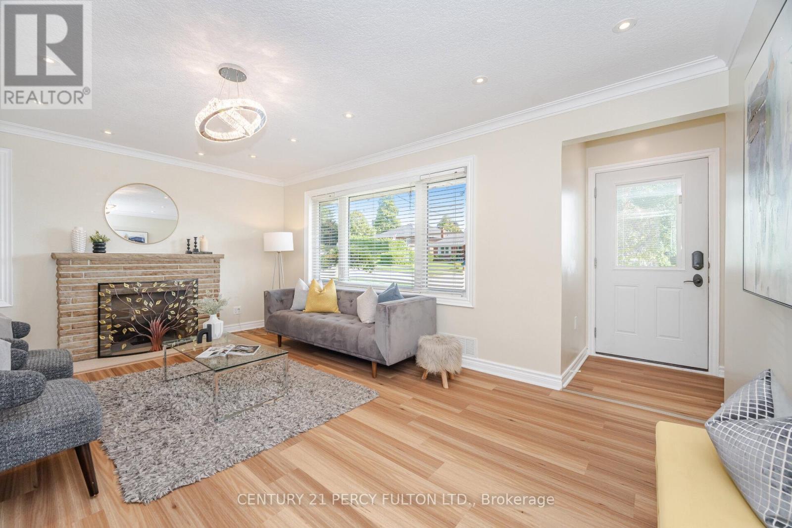600 Ridgeway Avenue, Oshawa (Mclaughlin), Ontario  L1J 2W2 - Photo 4 - E12442626