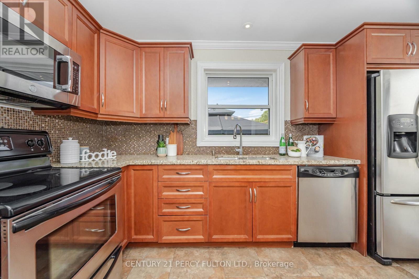 600 Ridgeway Avenue, Oshawa (Mclaughlin), Ontario  L1J 2W2 - Photo 7 - E12442626