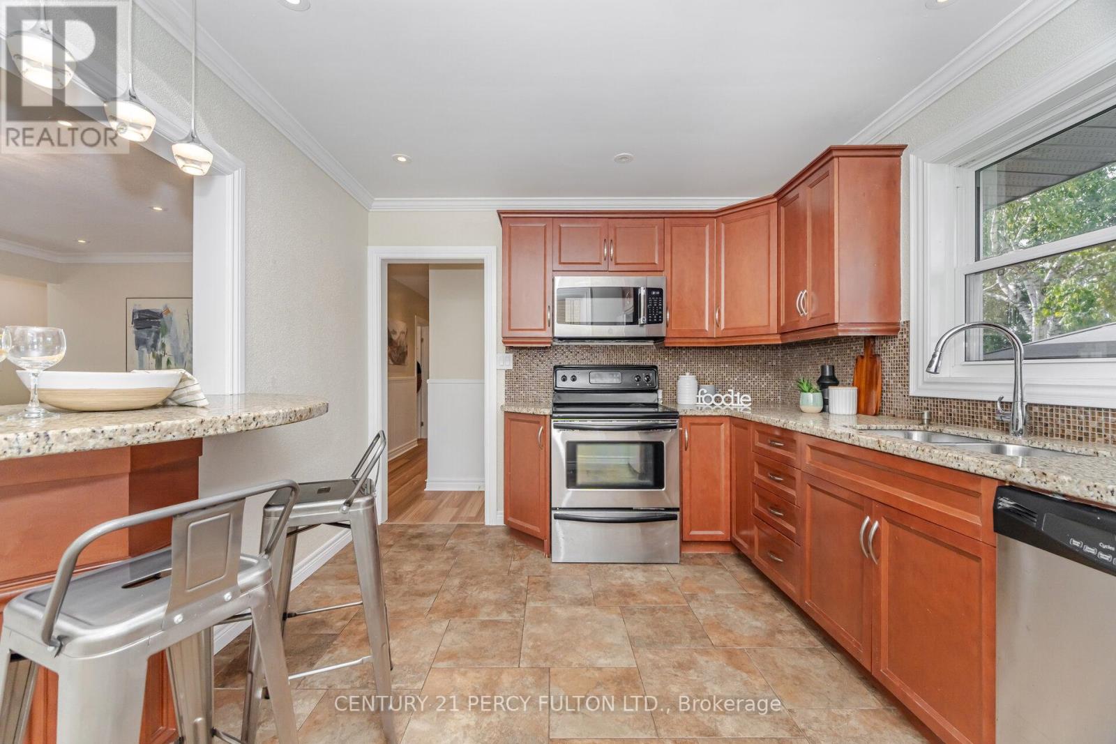 600 Ridgeway Avenue, Oshawa (Mclaughlin), Ontario  L1J 2W2 - Photo 9 - E12442626