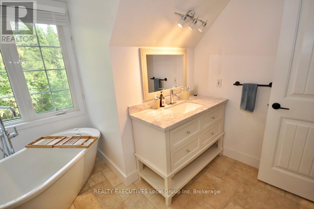 1 Springdale Drive, North Bay, Ontario  P1B 8G2 - Photo 19 - X12411541