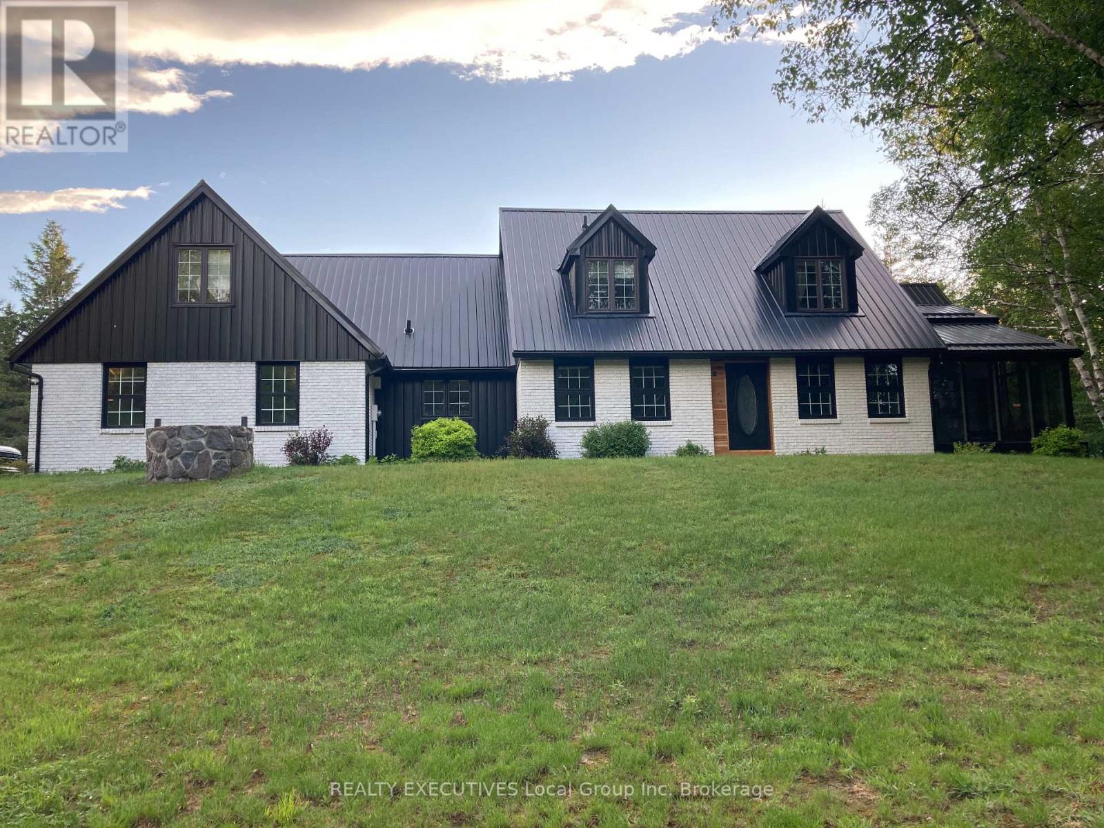 1 Springdale Drive, North Bay, Ontario  P1B 8G2 - Photo 2 - X12411541