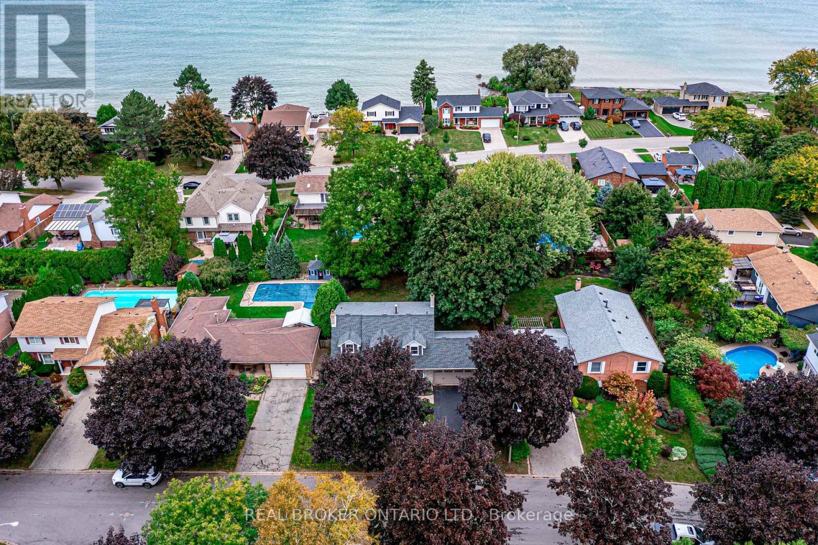 15 Blue Forest Drive, Grimsby (Grimsby Beach), Ontario  L3M 4R4 - Photo 2 - X12442367