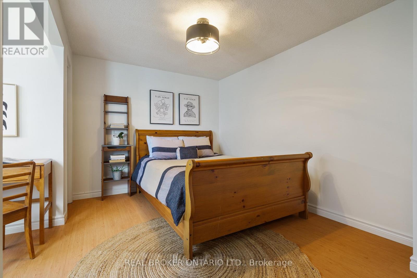 15 Blue Forest Drive, Grimsby (Grimsby Beach), Ontario  L3M 4R4 - Photo 20 - X12442367