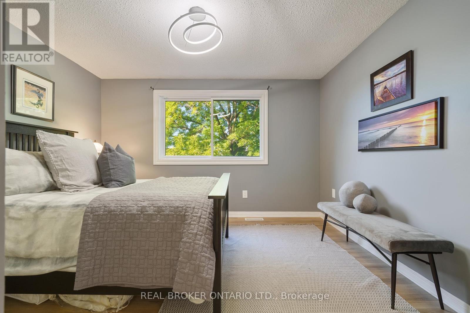 15 Blue Forest Drive, Grimsby (Grimsby Beach), Ontario  L3M 4R4 - Photo 22 - X12442367