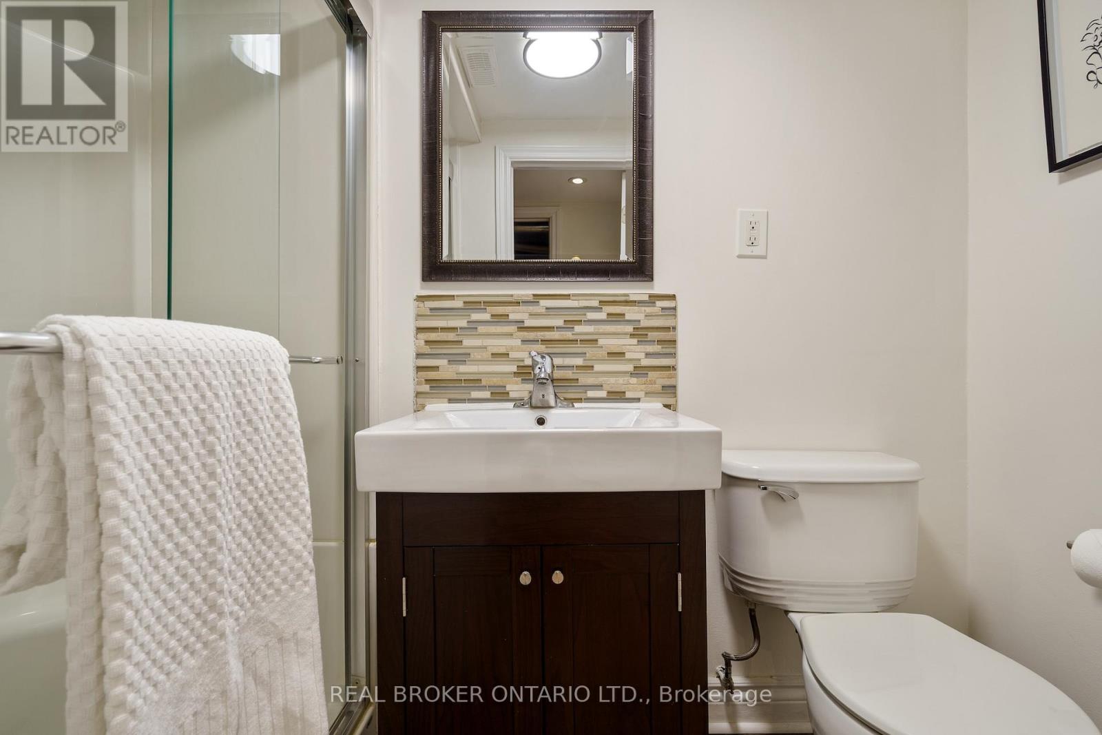 15 Blue Forest Drive, Grimsby (Grimsby Beach), Ontario  L3M 4R4 - Photo 27 - X12442367