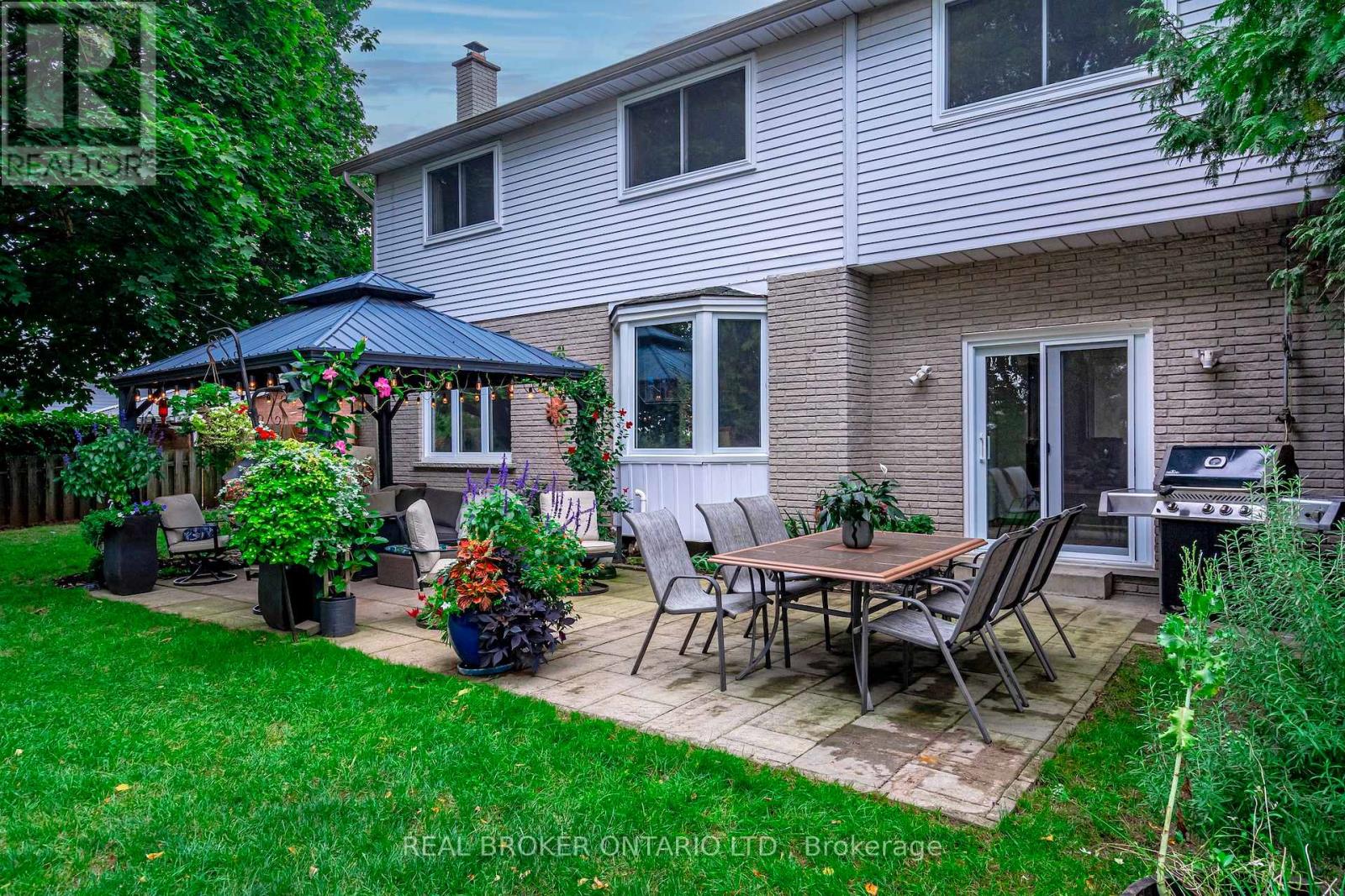 15 Blue Forest Drive, Grimsby (Grimsby Beach), Ontario  L3M 4R4 - Photo 28 - X12442367