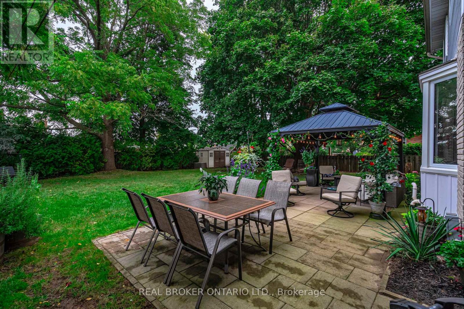 15 Blue Forest Drive, Grimsby (Grimsby Beach), Ontario  L3M 4R4 - Photo 29 - X12442367