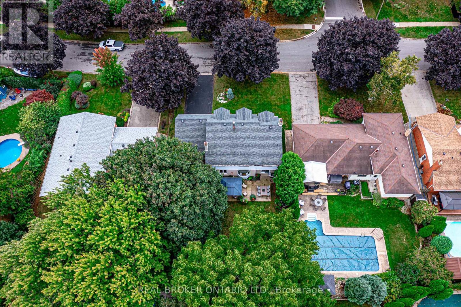 15 Blue Forest Drive, Grimsby (Grimsby Beach), Ontario  L3M 4R4 - Photo 3 - X12442367