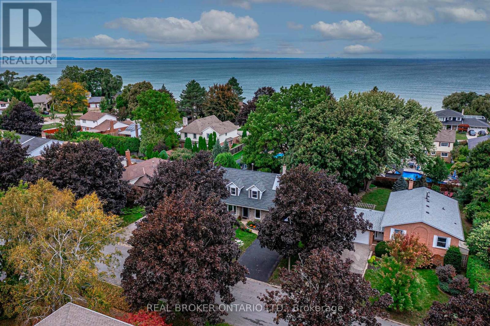 15 Blue Forest Drive, Grimsby (Grimsby Beach), Ontario  L3M 4R4 - Photo 34 - X12442367
