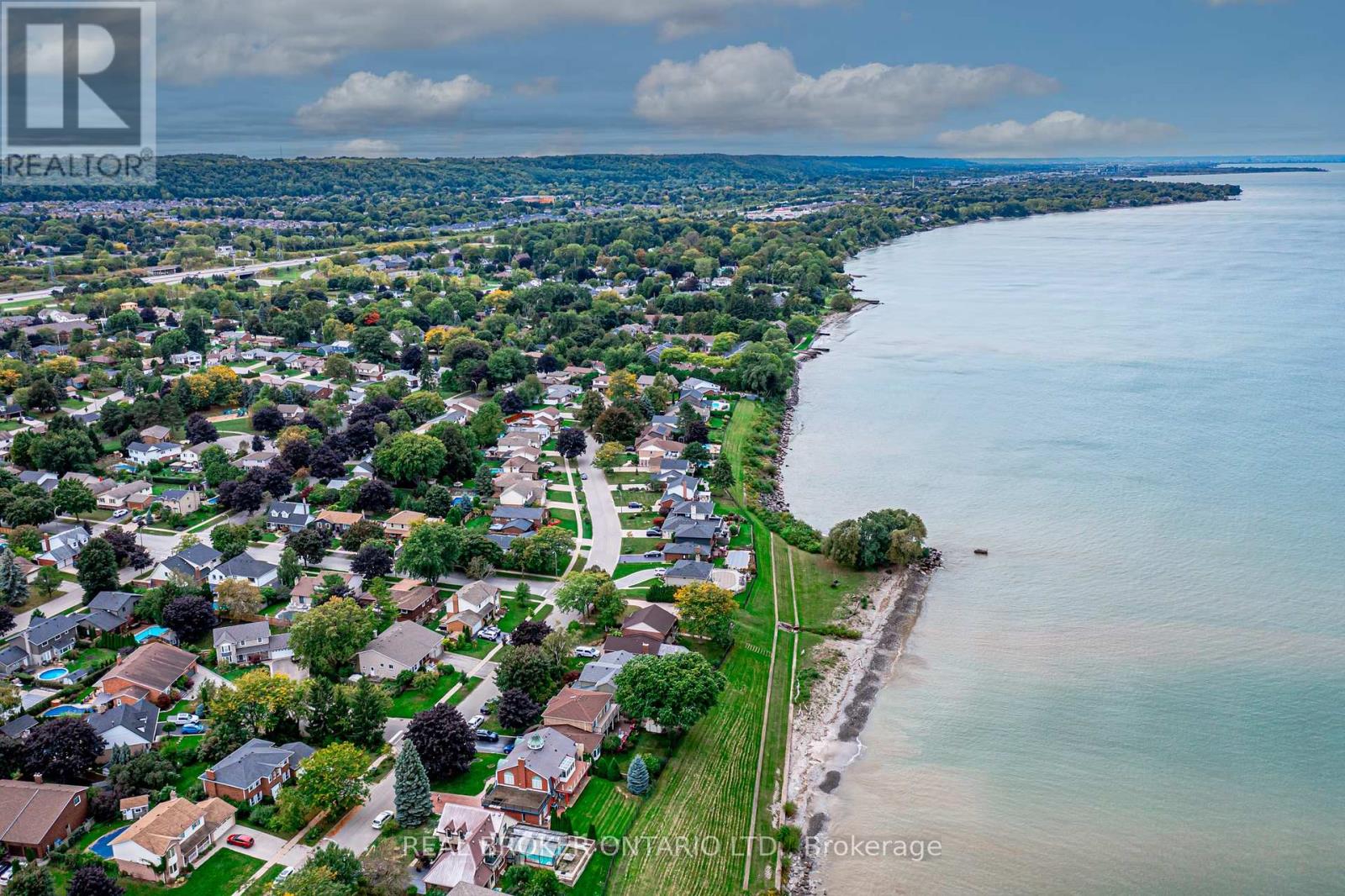 15 Blue Forest Drive, Grimsby (Grimsby Beach), Ontario  L3M 4R4 - Photo 36 - X12442367