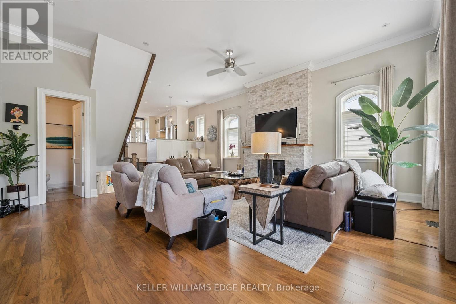 1081 Beach Boulevard, Hamilton (Hamilton Beach), Ontario  L8H 6Z9 - Photo 13 - X12442417