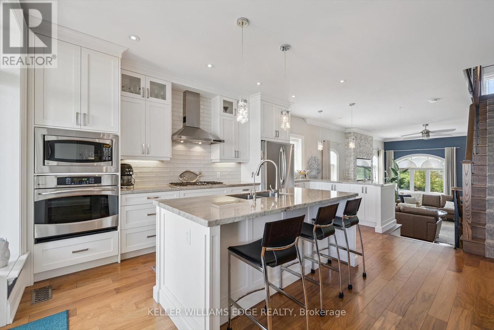 1081 Beach Boulevard, Hamilton (Hamilton Beach), Ontario  L8H 6Z9 - Photo 21 - X12442417