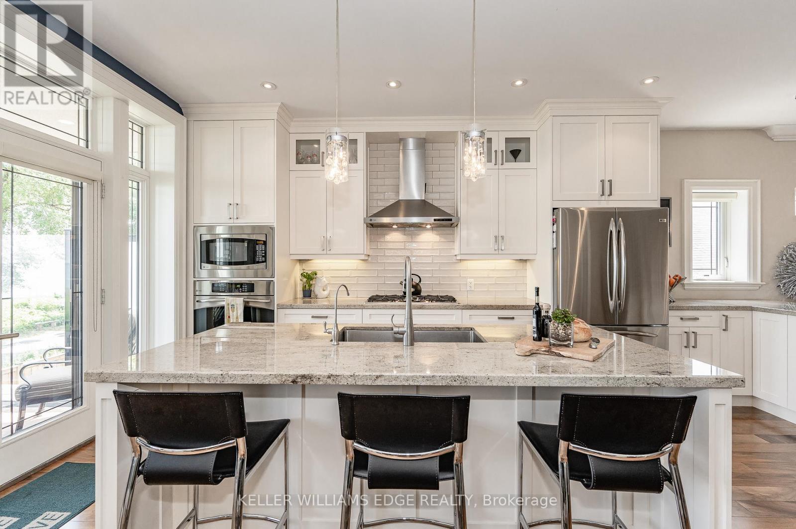 1081 Beach Boulevard, Hamilton (Hamilton Beach), Ontario  L8H 6Z9 - Photo 22 - X12442417