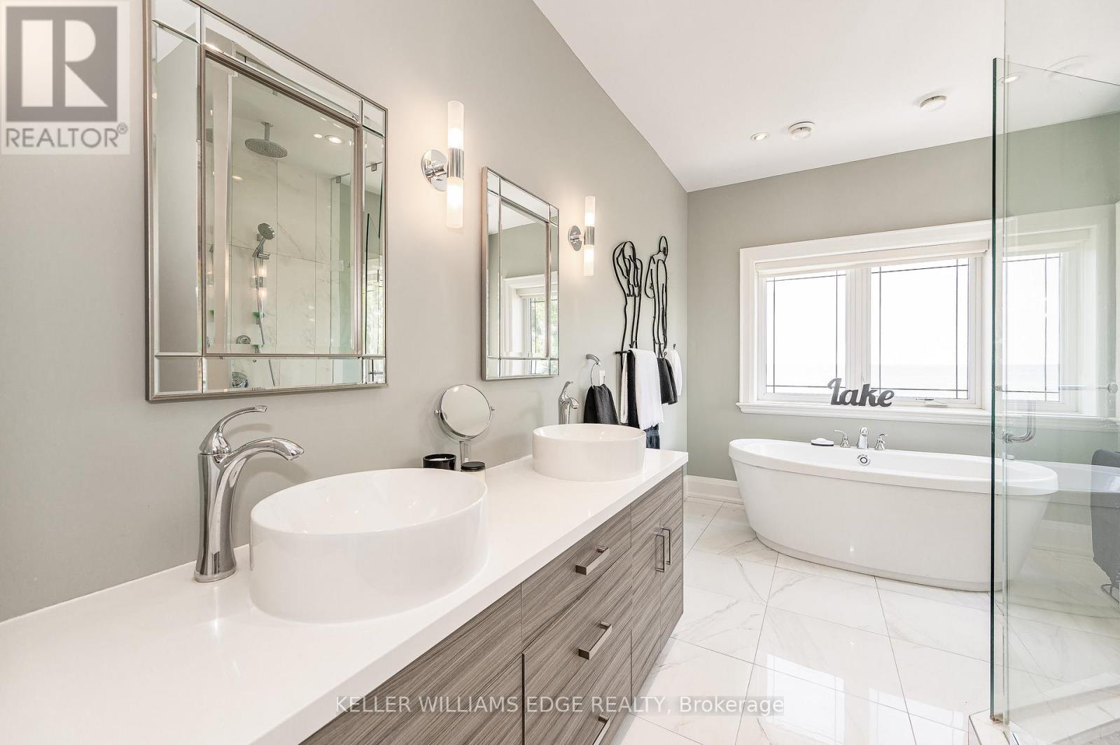 1081 Beach Boulevard, Hamilton (Hamilton Beach), Ontario  L8H 6Z9 - Photo 30 - X12442417