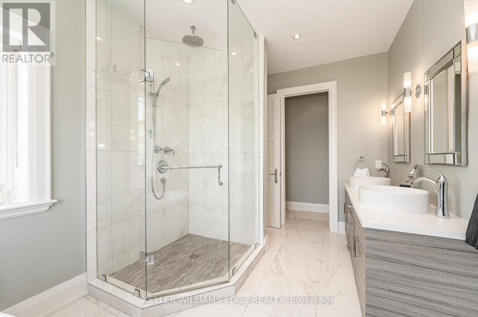 1081 Beach Boulevard, Hamilton (Hamilton Beach), Ontario  L8H 6Z9 - Photo 31 - X12442417