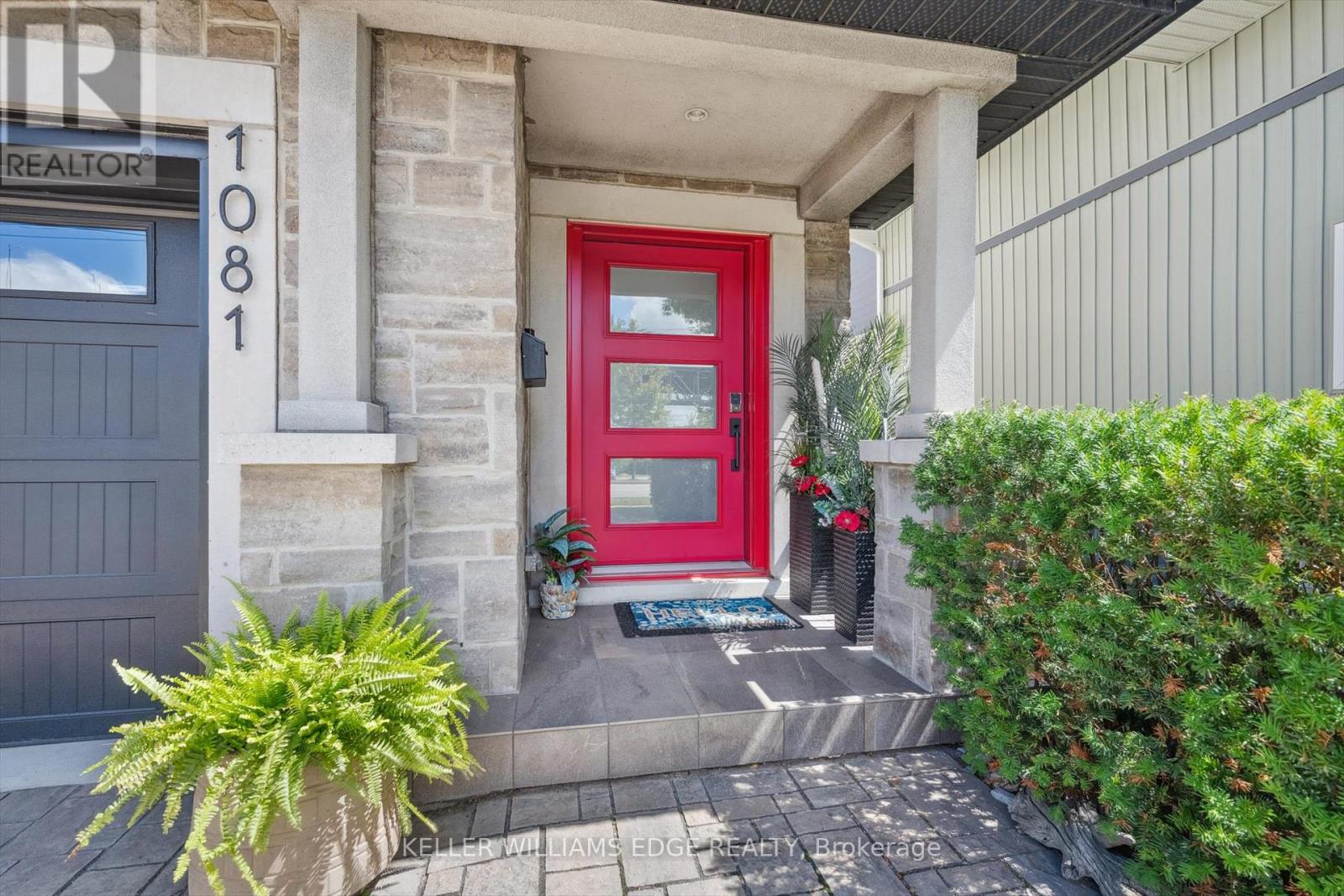 1081 Beach Boulevard, Hamilton (Hamilton Beach), Ontario  L8H 6Z9 - Photo 4 - X12442417