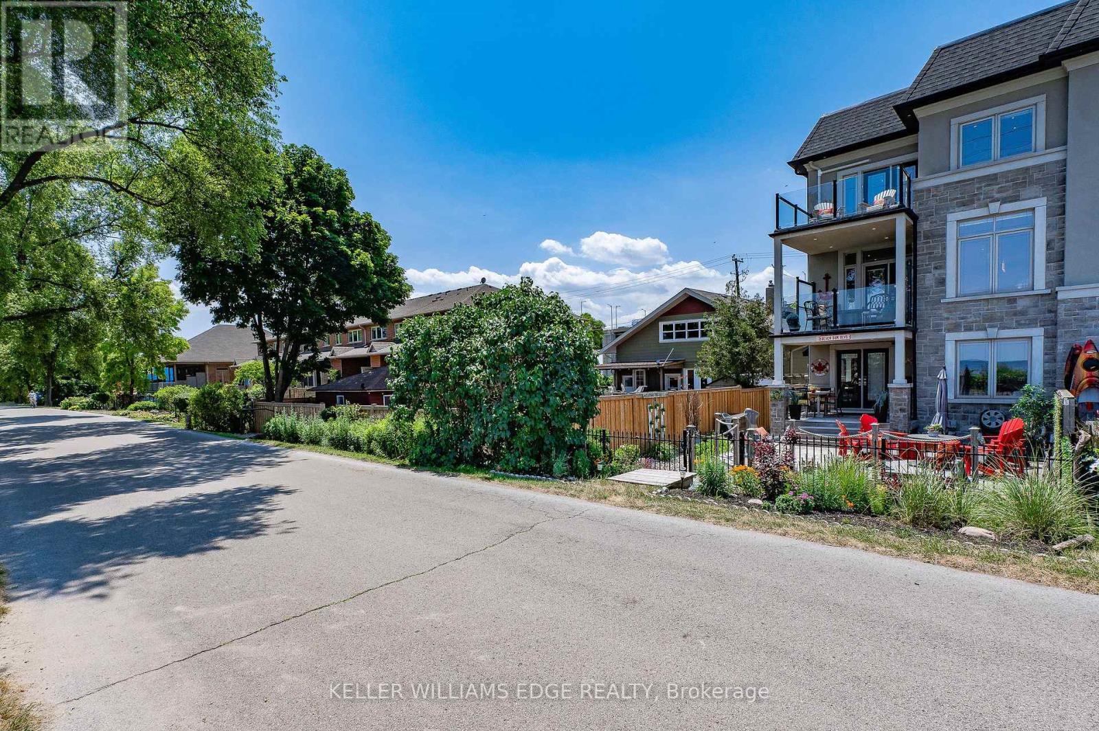 1081 Beach Boulevard, Hamilton (Hamilton Beach), Ontario  L8H 6Z9 - Photo 48 - X12442417