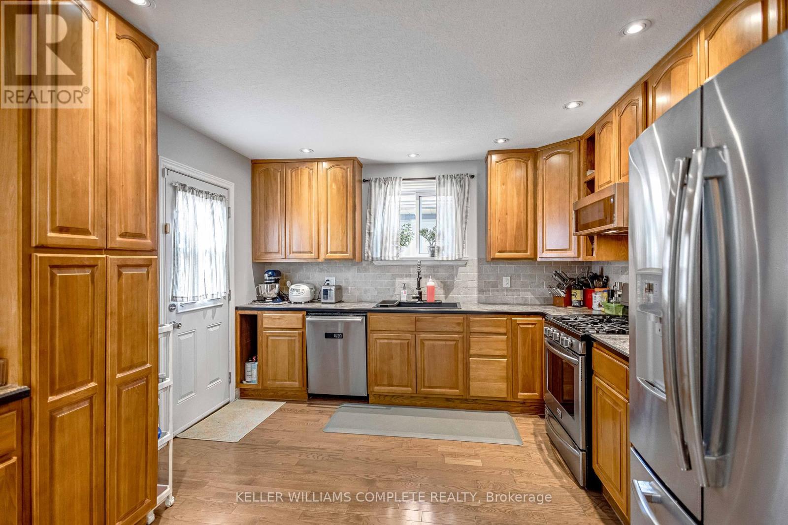 18 Rosewell Street, Hamilton (Randall), Ontario  L8W 2L1 - Photo 14 - X12442431