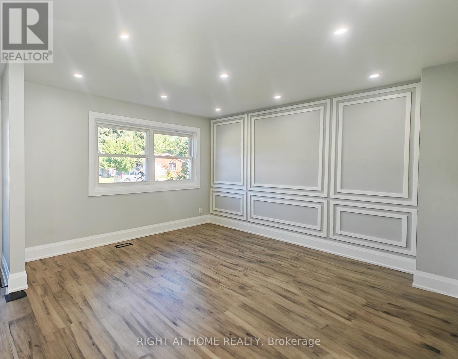 381 East 23rd Street, Hamilton (Burkholme), Ontario  L8V 2X5 - Photo 18 - X12442435