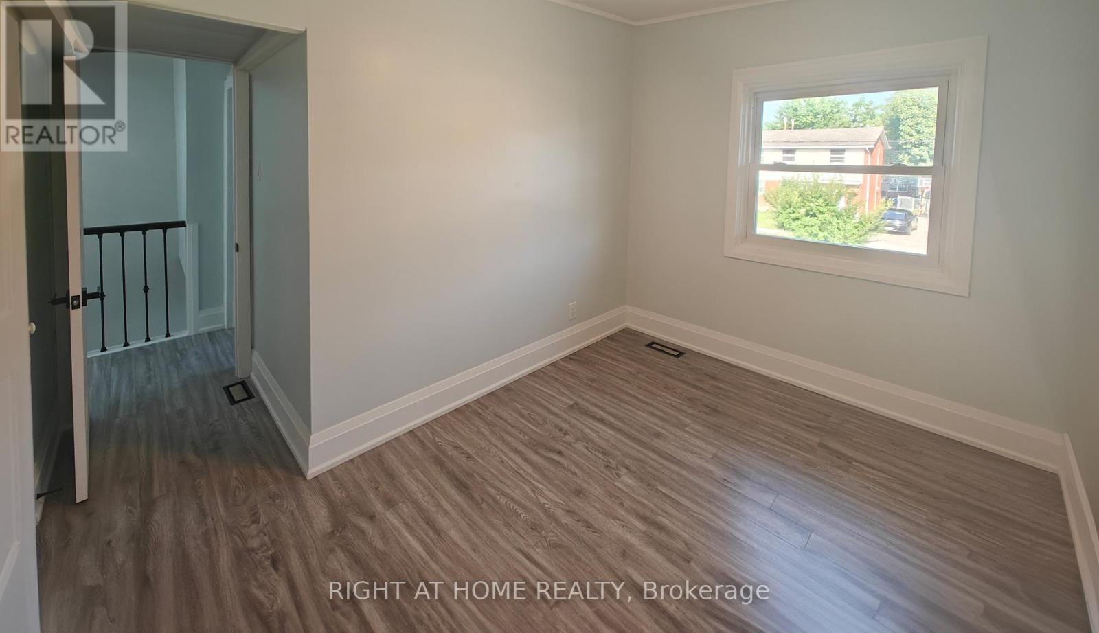 381 East 23rd Street, Hamilton (Burkholme), Ontario  L8V 2X5 - Photo 26 - X12442435