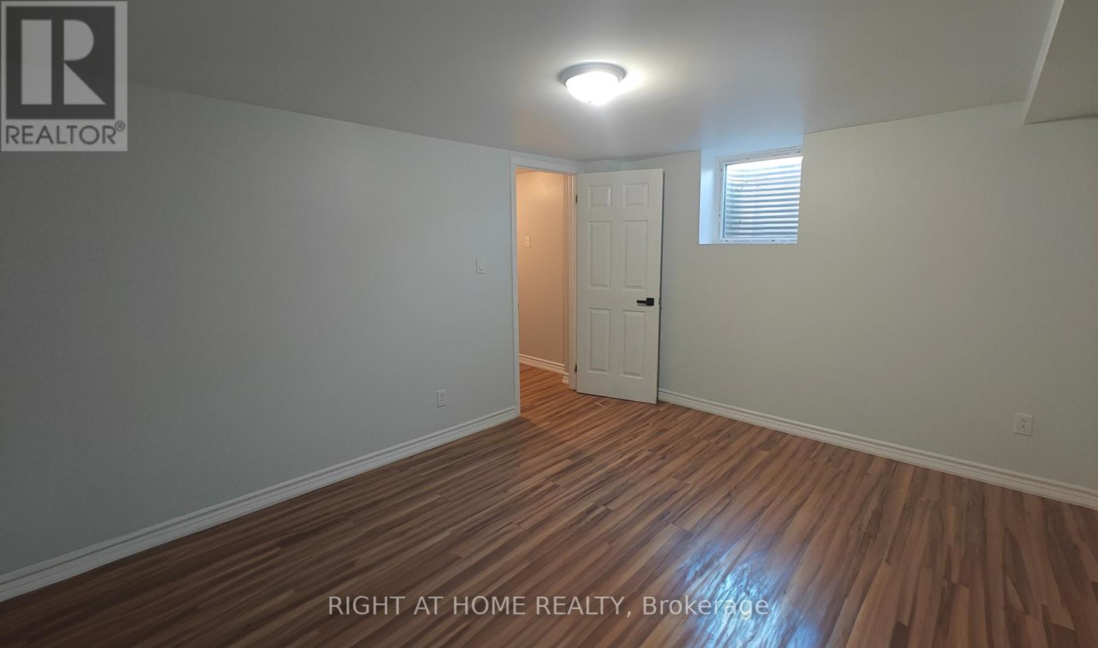 381 East 23rd Street, Hamilton (Burkholme), Ontario  L8V 2X5 - Photo 35 - X12442435