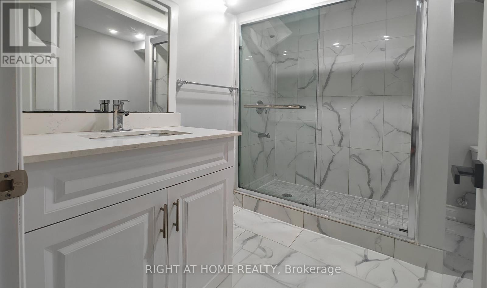 381 East 23rd Street, Hamilton (Burkholme), Ontario  L8V 2X5 - Photo 38 - X12442435