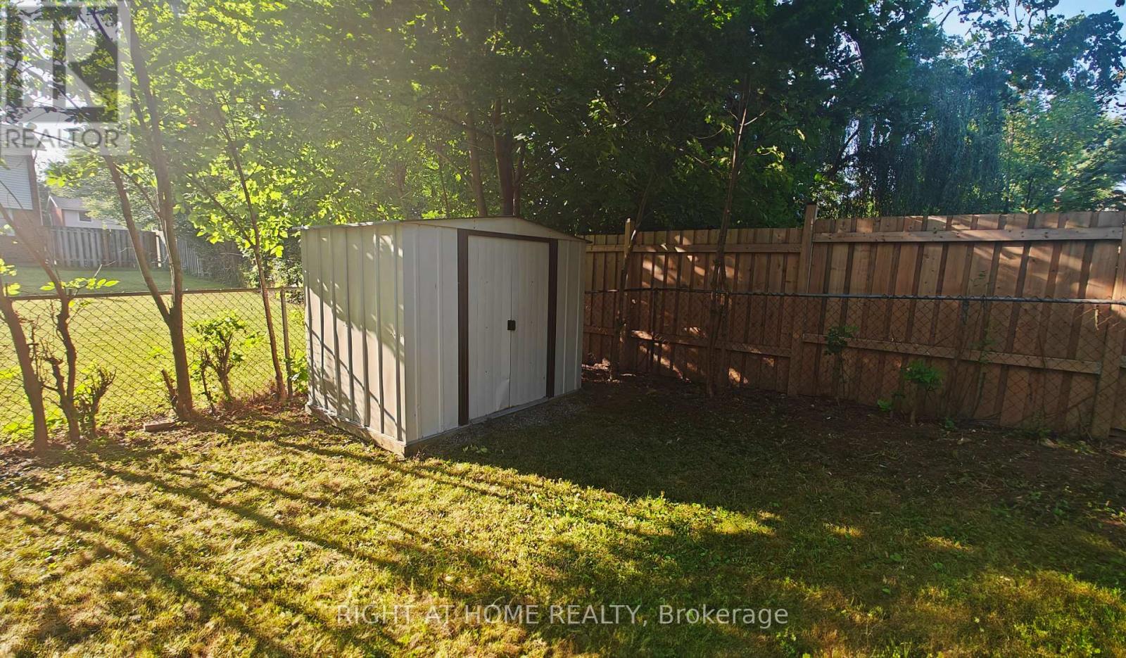 381 East 23rd Street, Hamilton (Burkholme), Ontario  L8V 2X5 - Photo 42 - X12442435