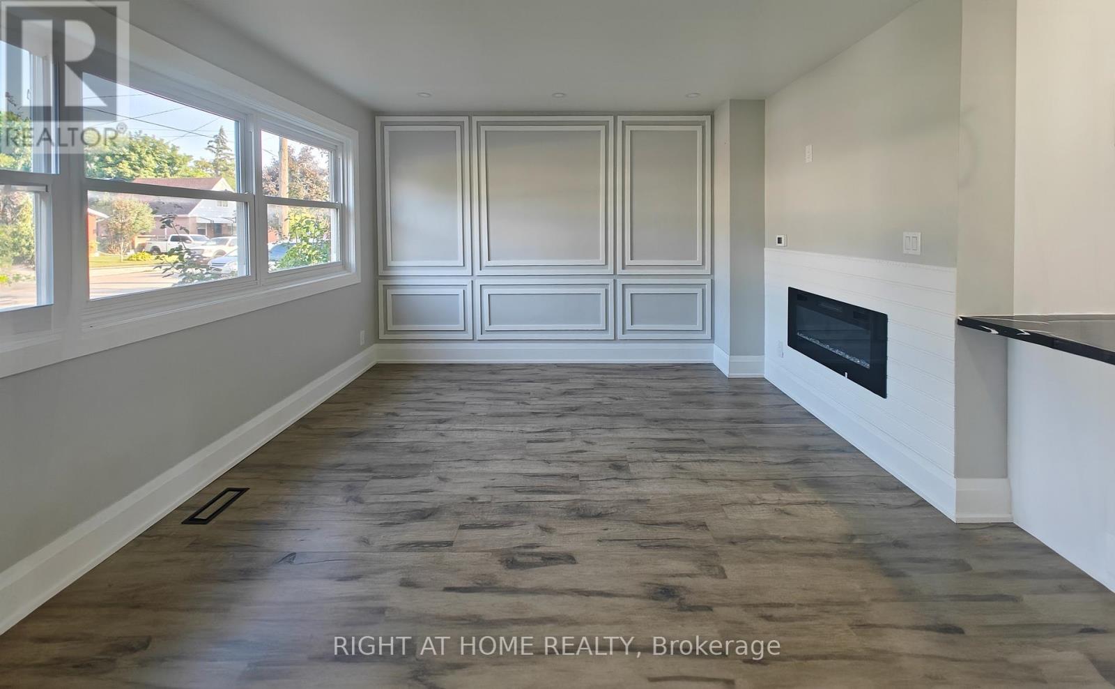 381 East 23rd Street, Hamilton (Burkholme), Ontario  L8V 2X5 - Photo 6 - X12442435