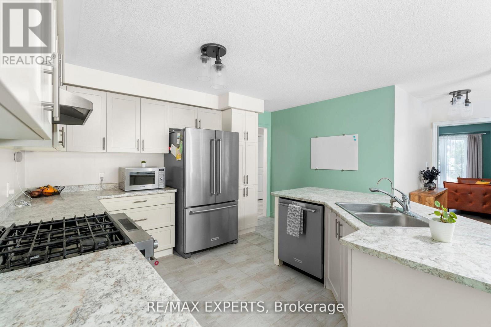 316 Dalgleish Trail, Hamilton, Ontario  L0R 1P0 - Photo 21 - X12442458