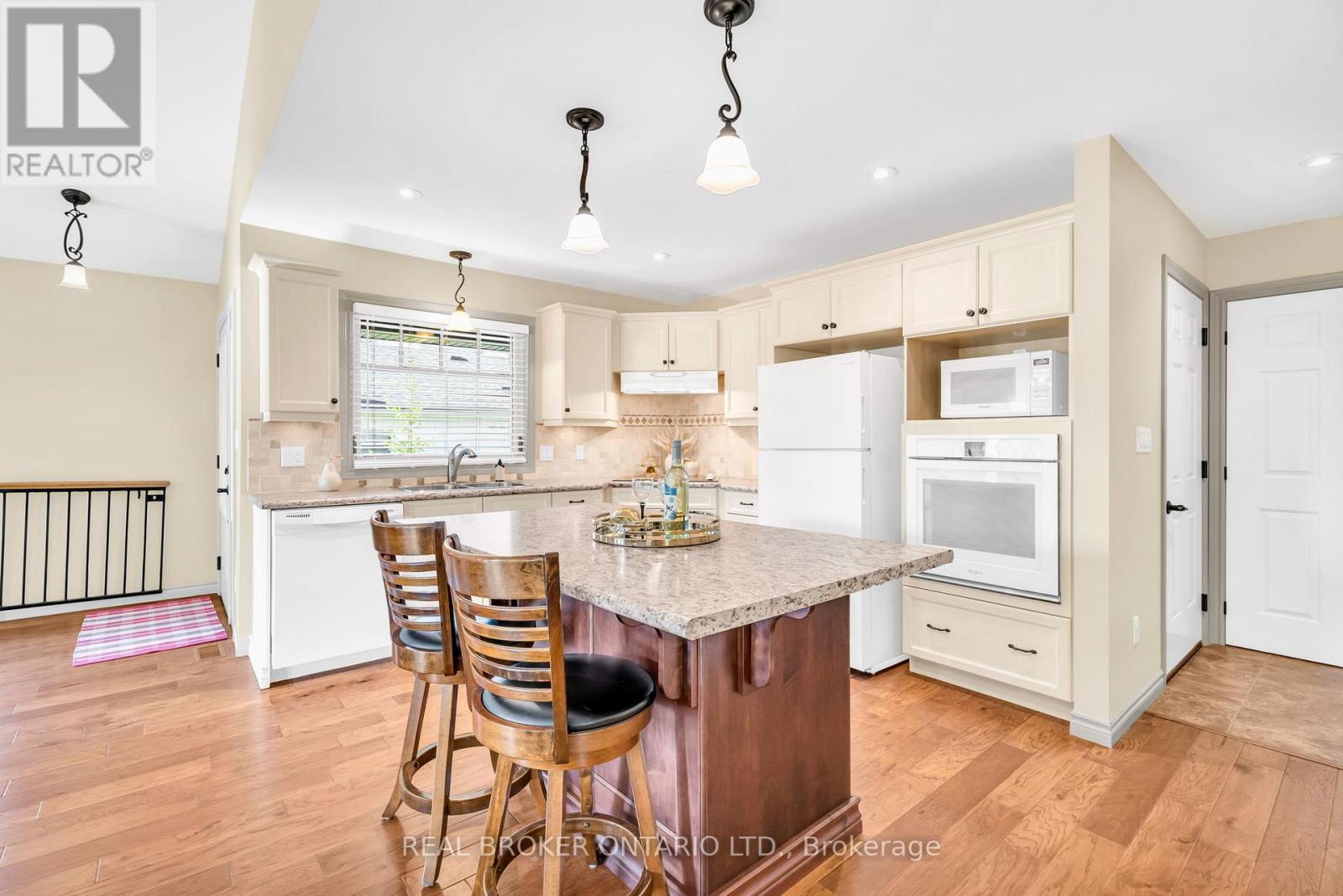 30 Victoria Street W, Southgate, Ontario  N0C 1B0 - Photo 10 - X12442505