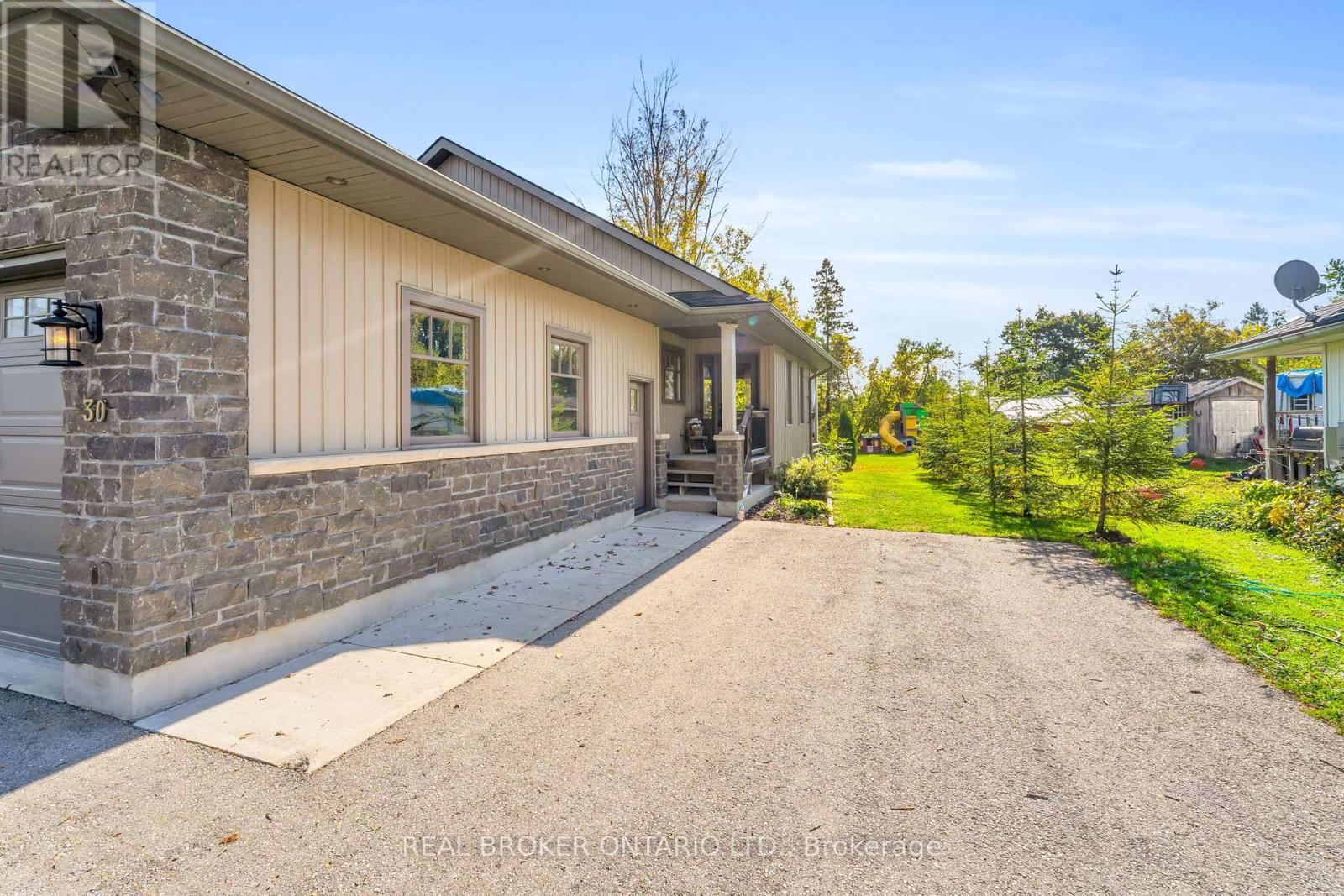 30 Victoria Street W, Southgate, Ontario  N0C 1B0 - Photo 4 - X12442505