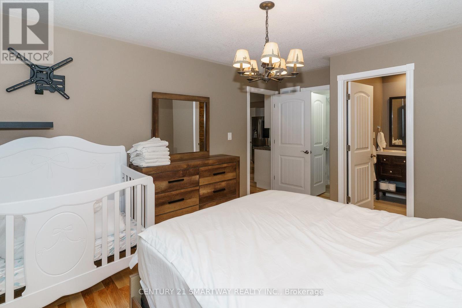 96 Main Street, Burk's Falls, Ontario  P0A 1C0 - Photo 13 - X12442514