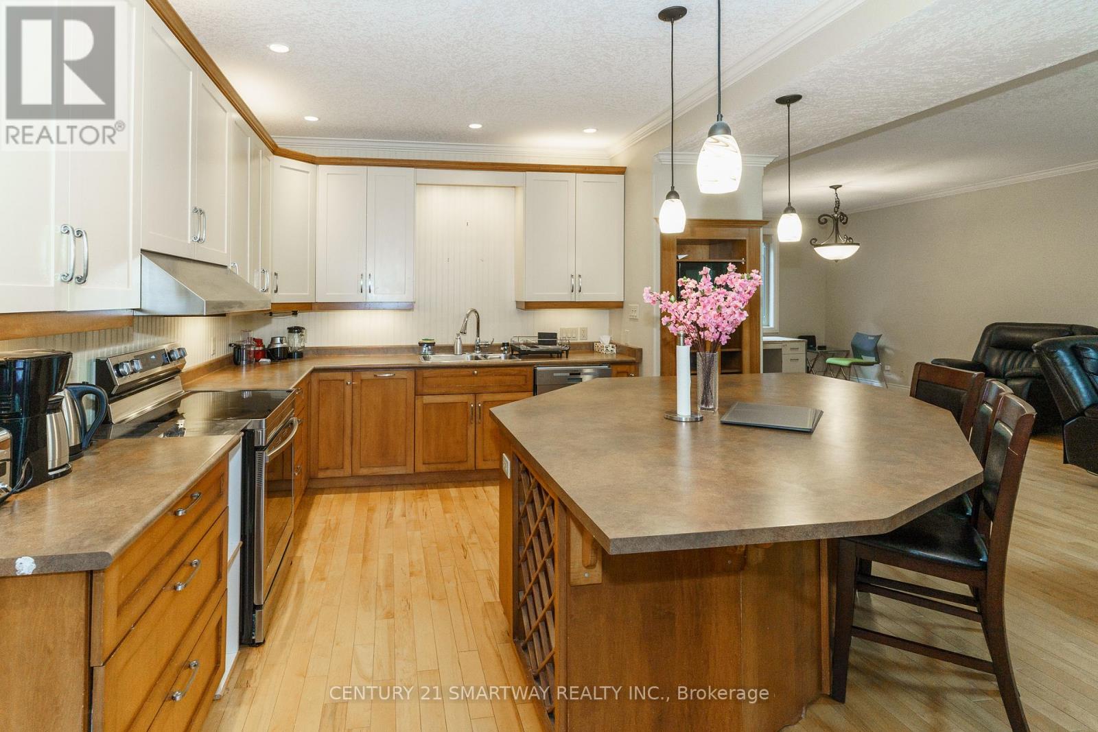 1066 Tally-Ho Winter Park Road, Lake Of Bays (Sinclair), Ontario  P1H 2J6 - Photo 10 - X12442529