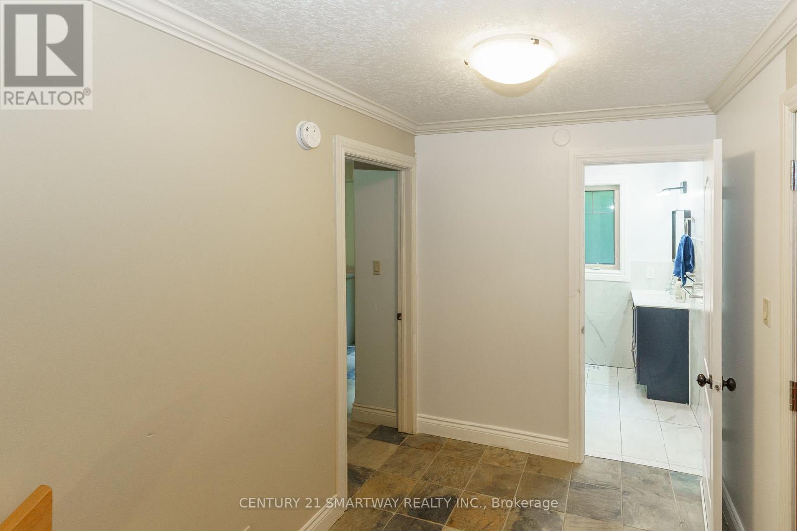 1066 Tally-Ho Winter Park Road, Lake Of Bays (Sinclair), Ontario  P1H 2J6 - Photo 12 - X12442529