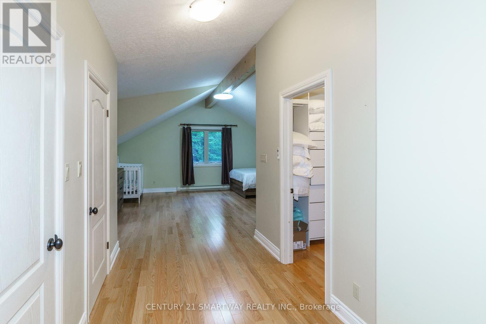 1066 Tally-Ho Winter Park Road, Lake Of Bays (Sinclair), Ontario  P1H 2J6 - Photo 18 - X12442529