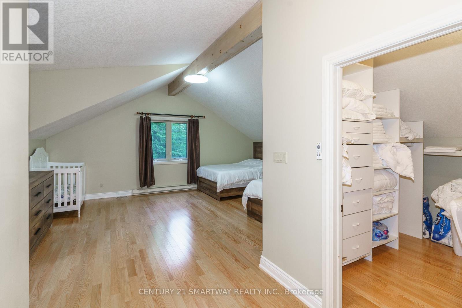 1066 Tally-Ho Winter Park Road, Lake Of Bays (Sinclair), Ontario  P1H 2J6 - Photo 19 - X12442529